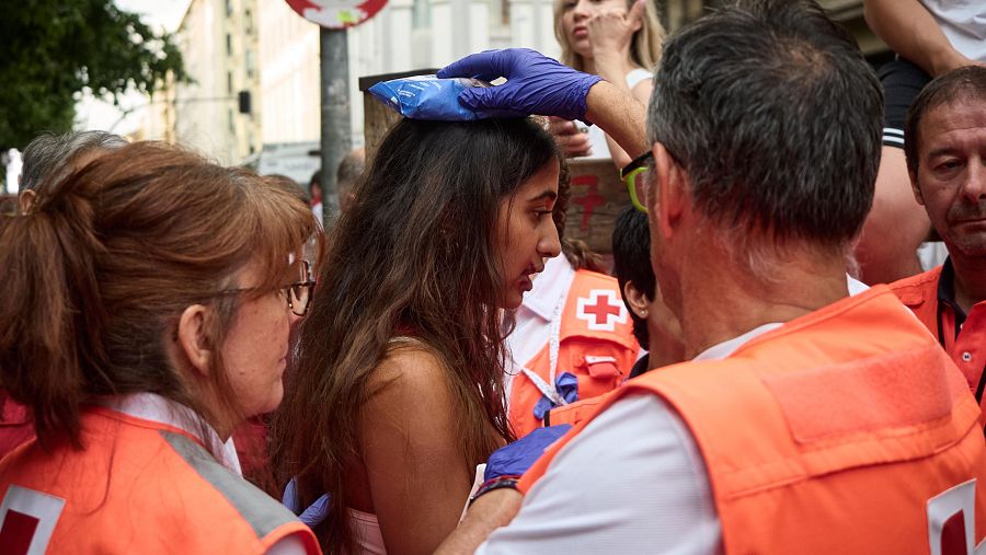 Una de las heridas atendidas por voluntarios de la Cruz Roja en el séptimo encierro