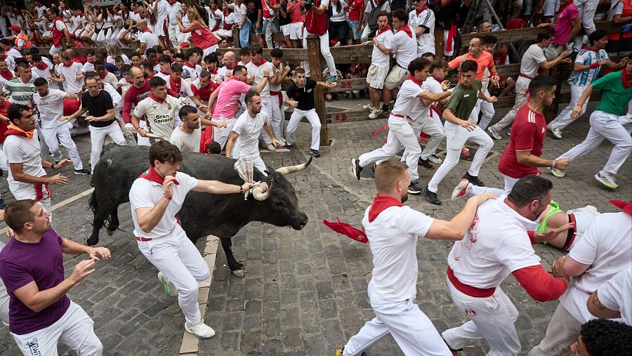 Los toros de Miura han protagonizado un veloz séptimo encierro