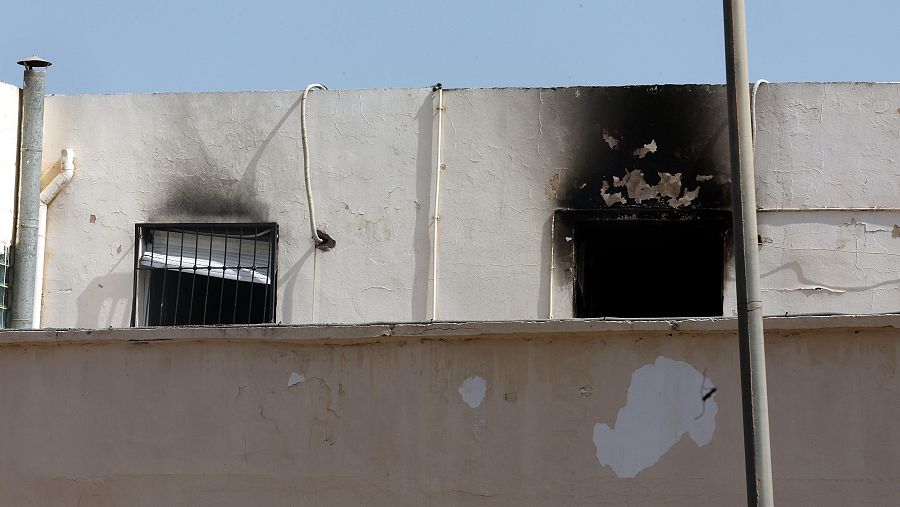 Efectos del fuego en las ventanas del orfanato en Mohammedia, Argelia