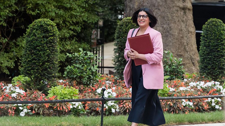 La ministra británica del Interior, Shabana Mahmood, llega a Downing Street para asistir a la última reunión del Consejo de Ministros de Keir Starmer