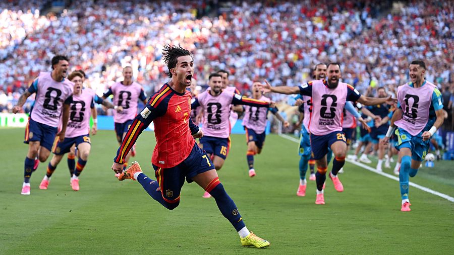 La Selección celebra el gol de Ferrán