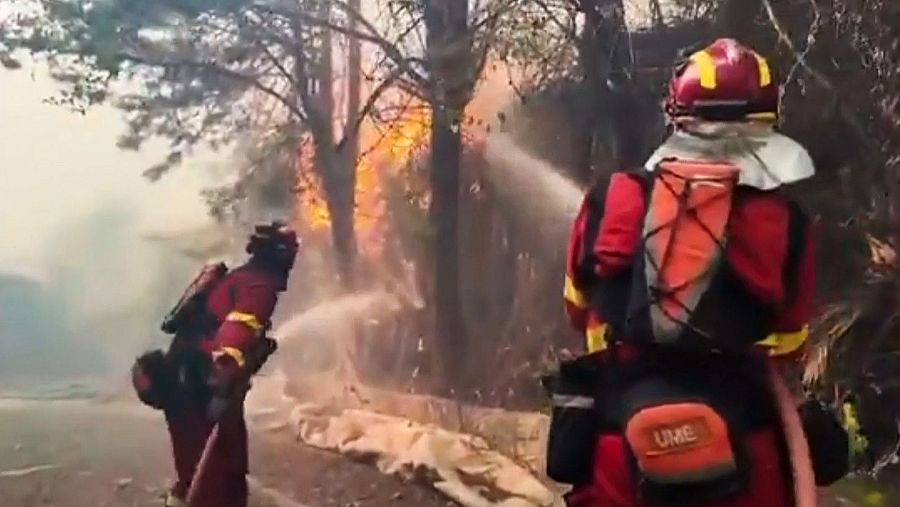 La UME trabaja el incendio en San Martín de Valdeiglesias (Madrid)