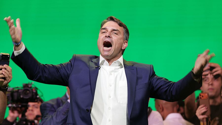Flávio Bolsonaro oficializa su candidatura presidencial en Brasil