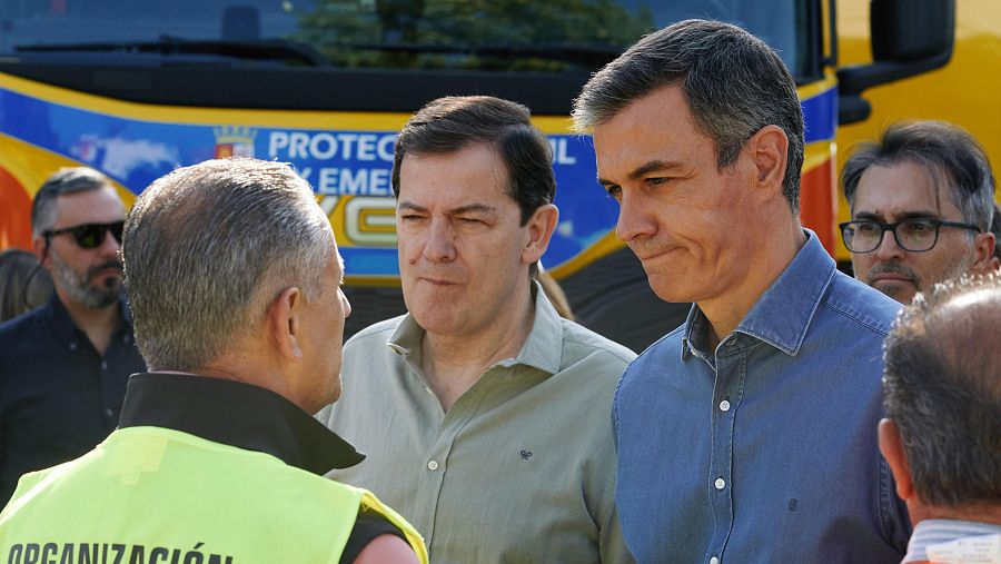 Sánchez visita el puesto de mando de Navaluenga