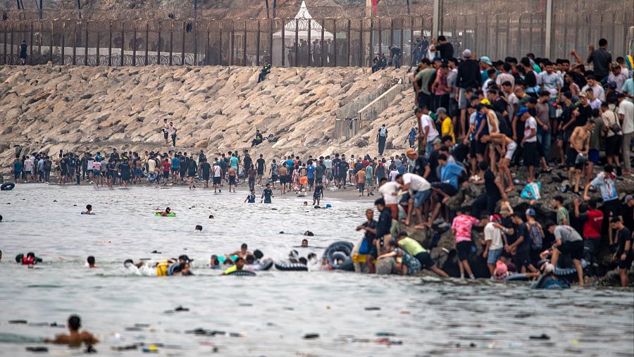 Al menos 34 migrantes muertos tras la entrada ilegal de más de 60.000 personas a Ceuta