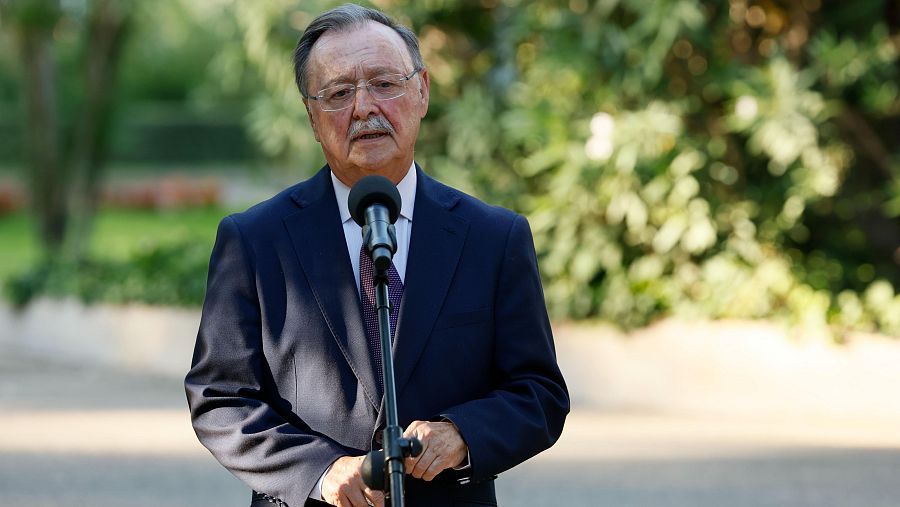 El presidente de Ceuta, Juan Jesús Vivas, ofrece declaraciones tras su reunión con el rey Felipe VI este jueves en el Palacio de Marivent en Palma de Mallorca.