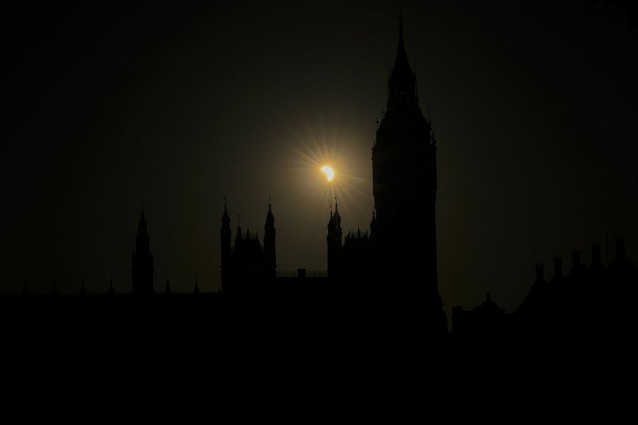 El eclipse solar parcial se observado sobre el Parlamento de Londres