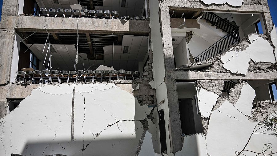 Un edificio de la universidad de Ruteng dañado por el temblor