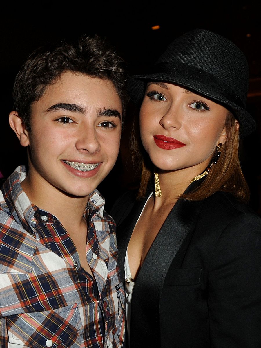 Hayden Panettiere y su hermano Jansen Panettiere, durante el estreno en Los Ángeles de The Perfect Game, el 5 de abril de 2010