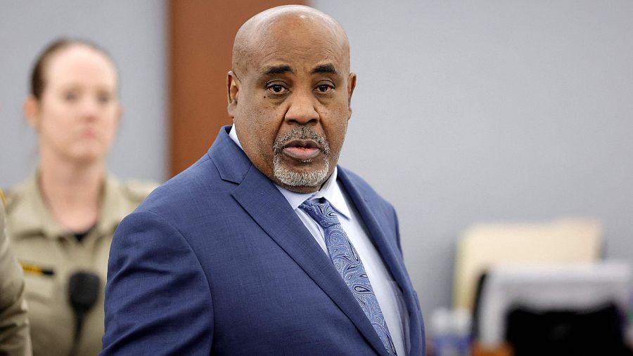 Duane Davis entra en la sala del tribunal