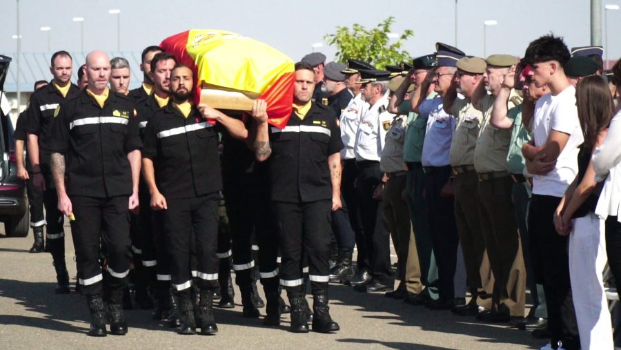 Homenaje al cabo de la UME Javier García Sancho fallecido en el incendio de Riglos, Huesca