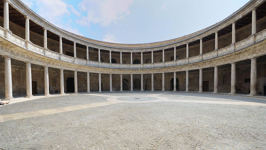 Vista del patio del Palacio de Carlos V de Granada