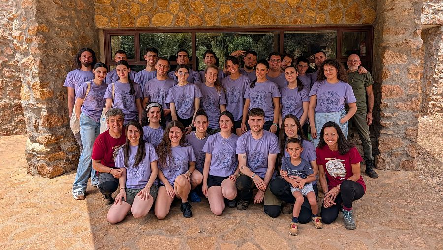 Grupo que ha participado en la campaña de excavación arqueológica de los yacimientos del Monumento Natural