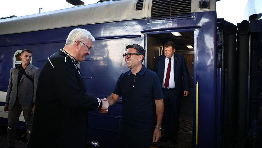 El primer ministro británico, Andy Burham, llega a Kiev
