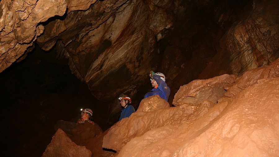 Exploración inicial en la Cueva Nueva de Fuentes de León
