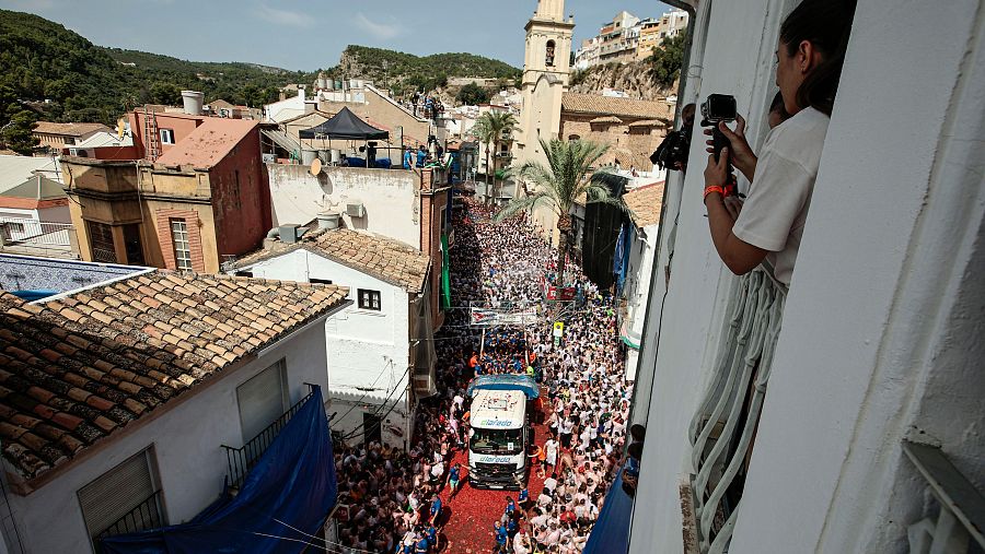 La Tomatina 2026 tiñe de rojo las calles de Buñol, Valencia