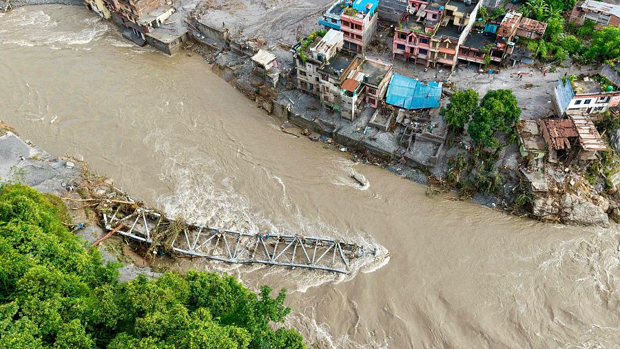 Destrucción causada por la riada en Nepal