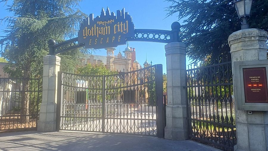 Herido un hombre en una atracción del Parque Warner de Madrid