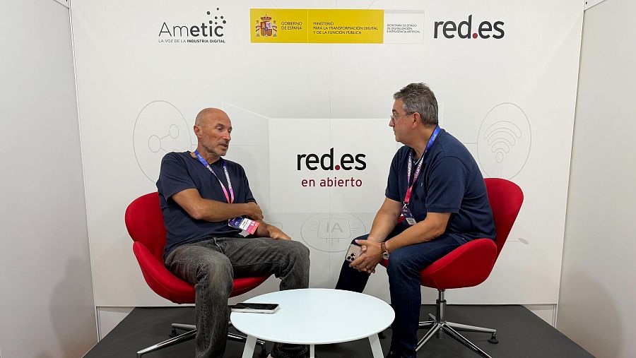 Los periodistas Antonio Lorenzo y Juan Carlos F. Galindo son los más veteranos en el encuentro de AMETIC
