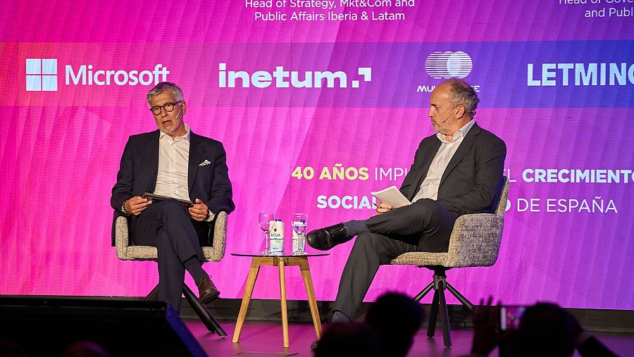 Panel del Encuentro de Economía Digital y las Telecomunicaciones con un particpante de Inetum España