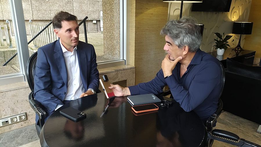 El director general de Inetum España entrevistado por RTVE Noticias durante el encuentro de AMETIC
