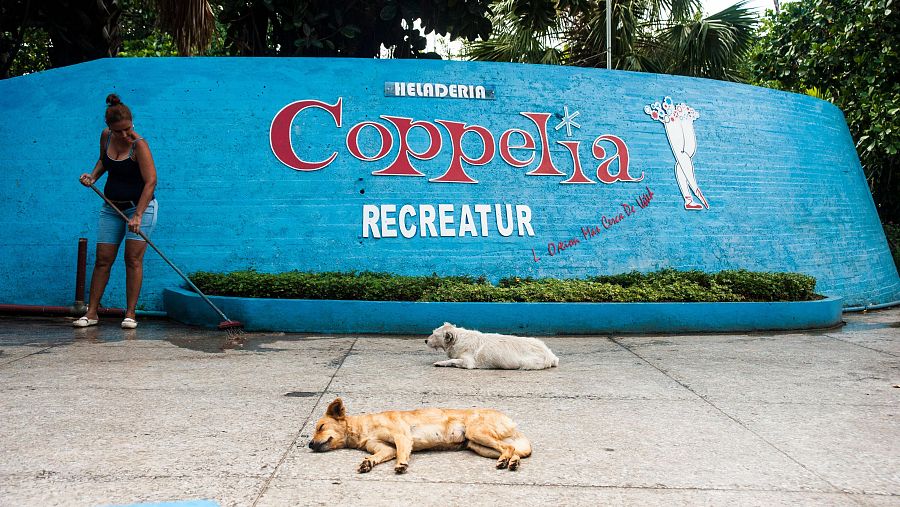 Cuba autoriza contratación directa, cuentas bancarias en el exterior y apertura turística