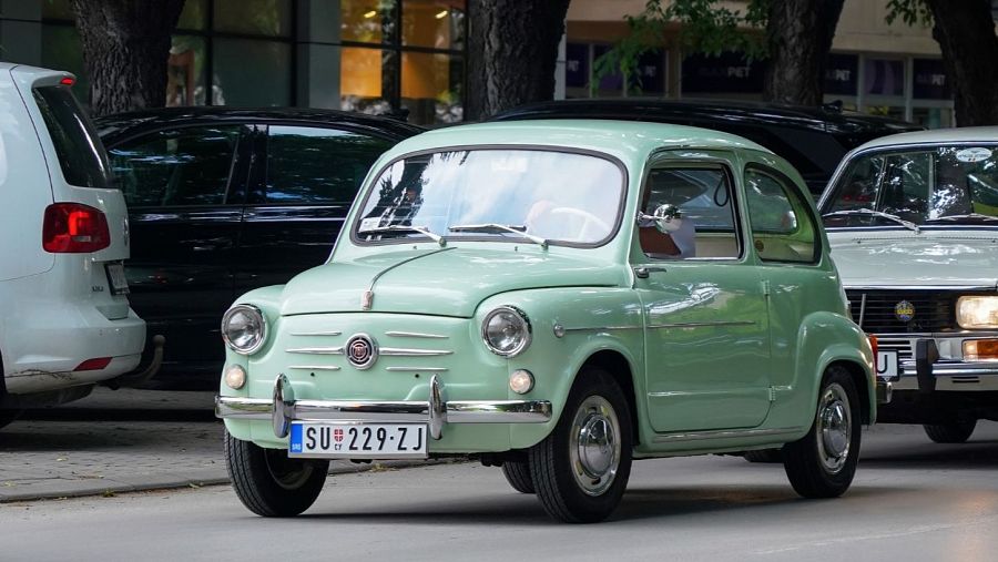 Un SEAT 600 con matrícula suiza.