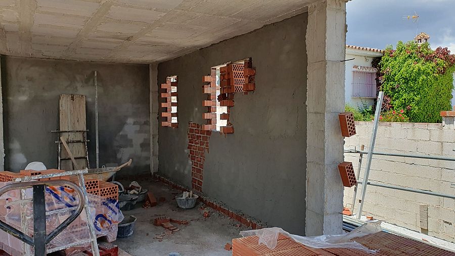 Interior de una vivienda en construcción en Arroyo de la Miel (Málaga).