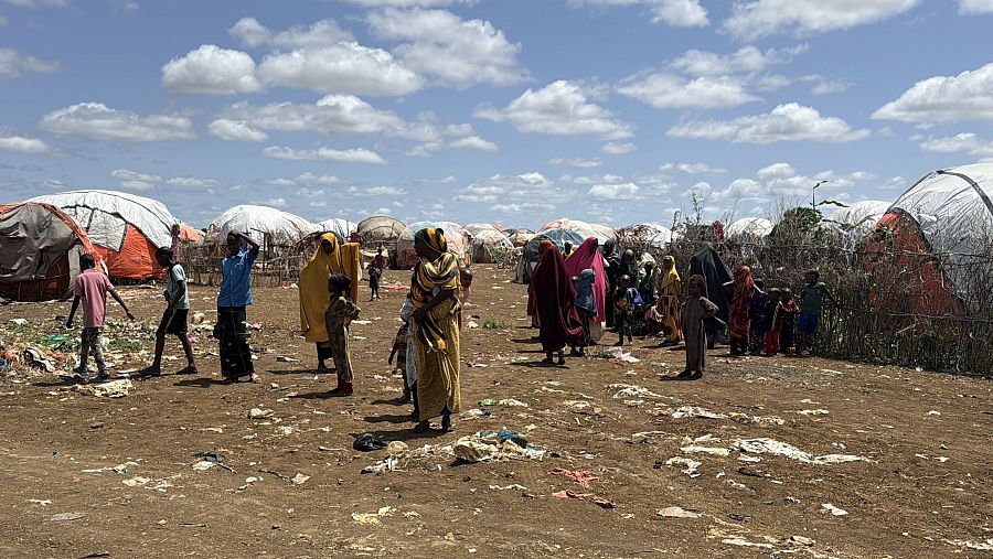 Millones de somalíes viven en campamentos que se han convertido gradualmente en asentamientos permanentes en un país que enfrenta inseguridad, conflicto y sequías recurrentes
