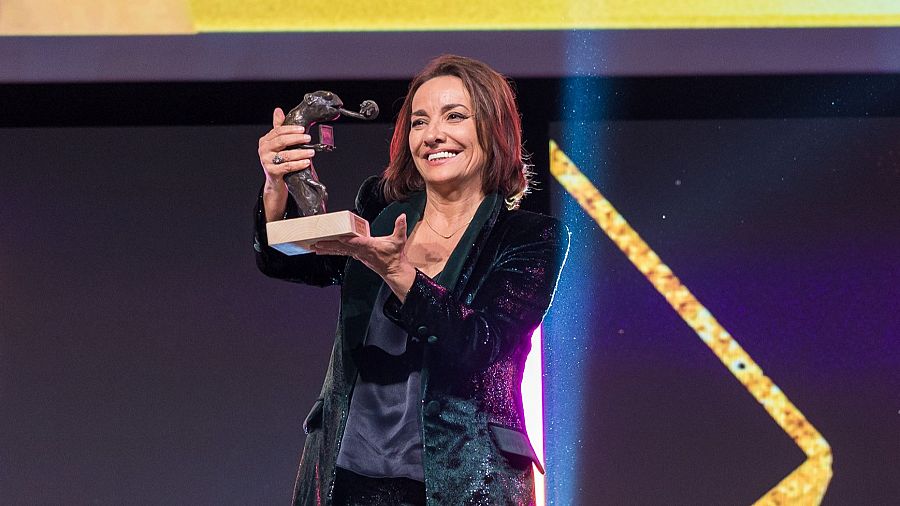 Pepa Bueno, con su Premio Joan Ramon Mainat