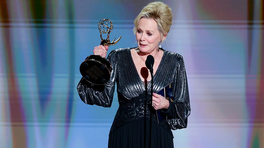 Jean Smart recoge el premio a mejor actriz de comedia