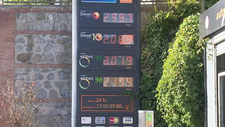Los combustibles rebasan la barrera de los 2 €/l en algunas gasolineras, algo que no se veía desde 2022 por la guerra de Ucrania