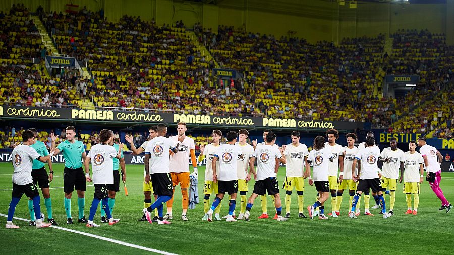 Villarreal y Betis muestran camisetas de apoyo a Ceuta