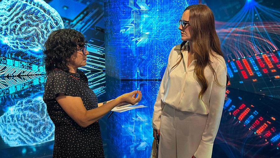 Cristina Pitarch de Anthropic España en su vista a los SSII de RTVE