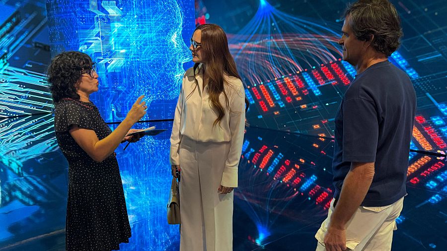 Cristina Pitarch, de Anthropic España, en su visita a los SSII de RTVE