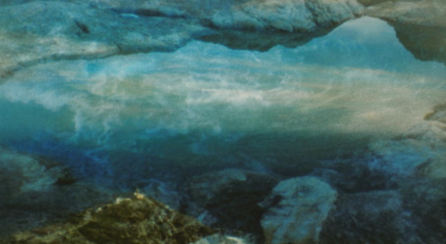 Reflejos en el agua en la localidad japonesa de Muroto y en la gallega de Finisterre