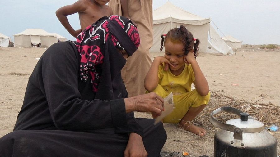 Decenas de miles de yemenies han abandonado sus hogares huyendo de los enfrentamientos entre los hutíes, aliados de Irán y las fuerzas gubernamentales, apoyadas por Arabia Saudí