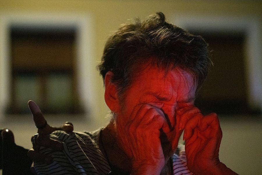 Maricarmen llora emocionada durante la concentración