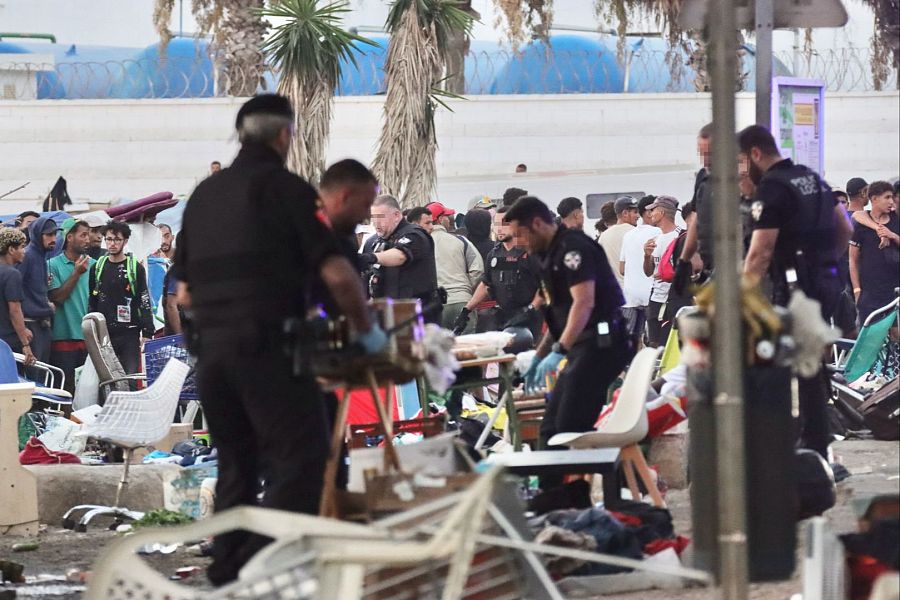 La Policía Local desmantela este martes la venta ambulante en la playa del Trampolín, en Ceuta