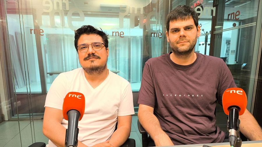 Javier y Miguel, los amigos a los que Ernesto empezó a dar clases gratis en su casa en 2021