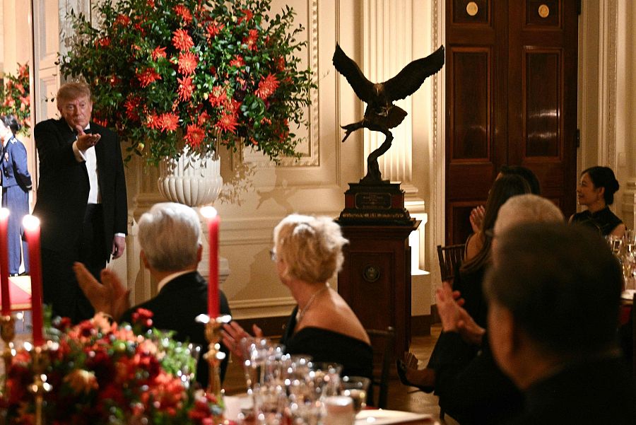 Donald Trump le regala una estatua de un águila calva a Xi Jinpin