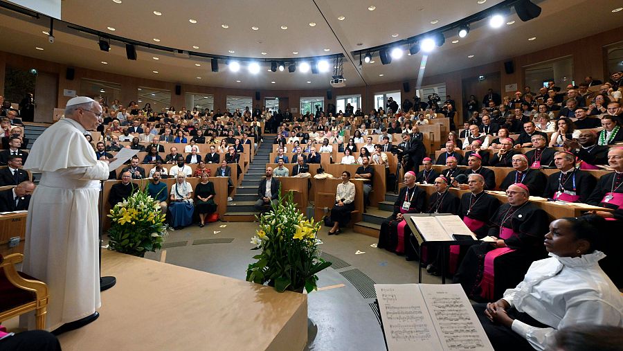 Encuentro del papa con miembros de la Asamblea Sinodal Provincial en el Instituto Católico de París