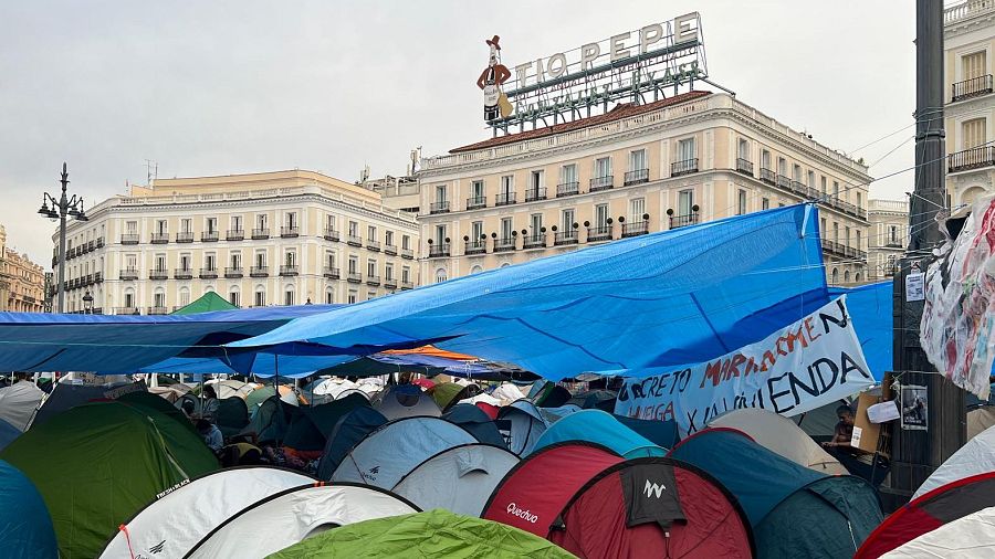 Centenares de tiendas de campaña, en la Puerta del Sol de Madrid.