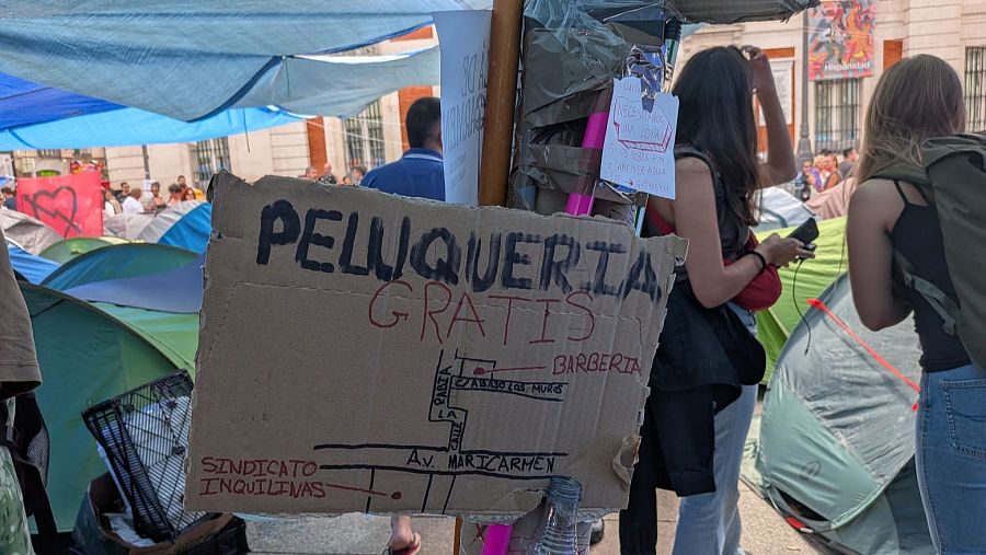 Peluquería gratis en la acampada de Sol