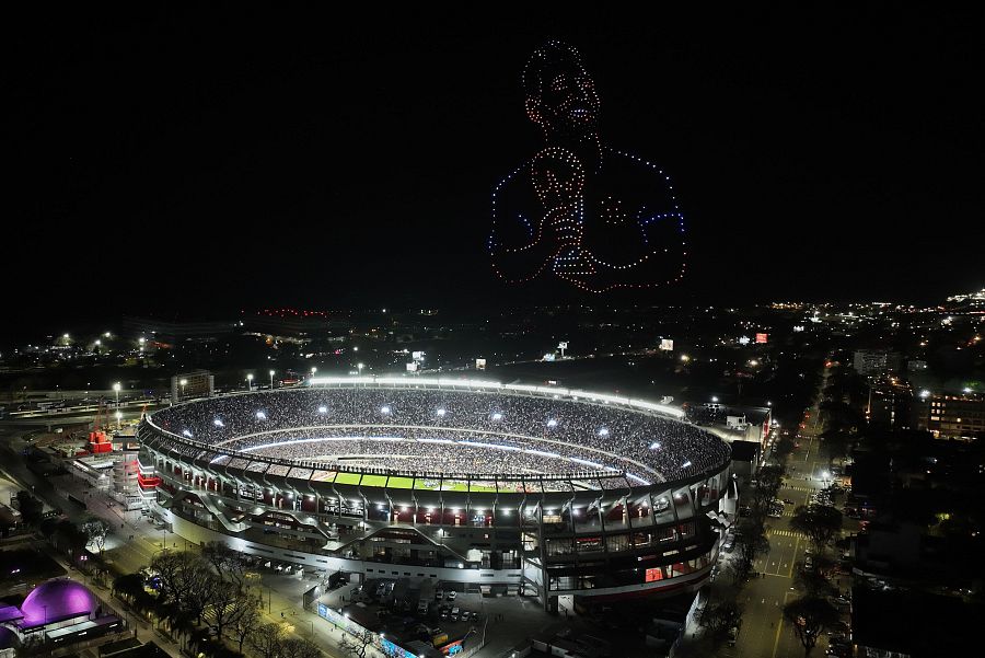 Espectáculo de drones con la imagen de Lionel Messi al finalizar su último partido con la selección nacional en el Monumental de Buenos Aires
