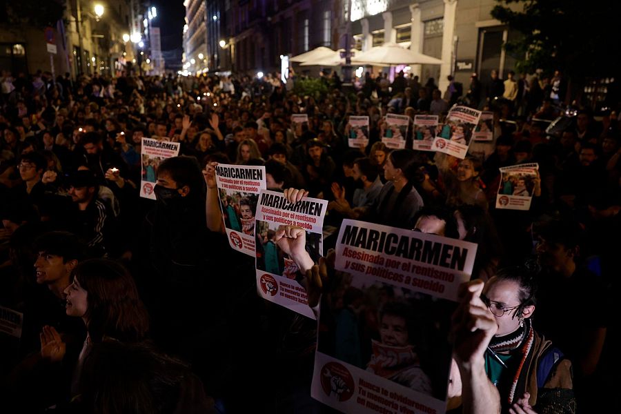 Participantes en la acampada de la Puerta del Sol en protesta por la crisis de la vivienda recuerdan a Maricarmen