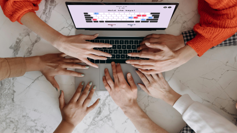 Knotboard, juego donde varias manos se enredan pulsando el teclado