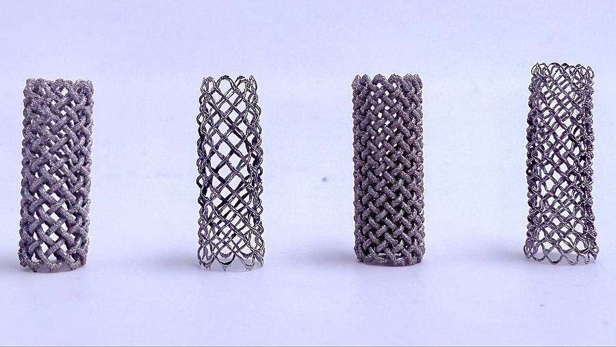 Diferentes piezas de nitinol impresas con la técnica NitiBraid