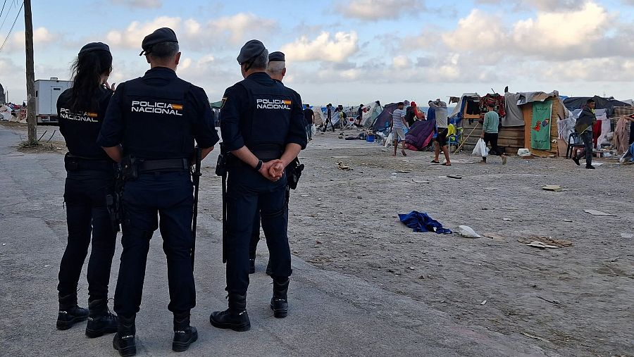 La presencia de militares y policías en Ceuta es muy significativa.