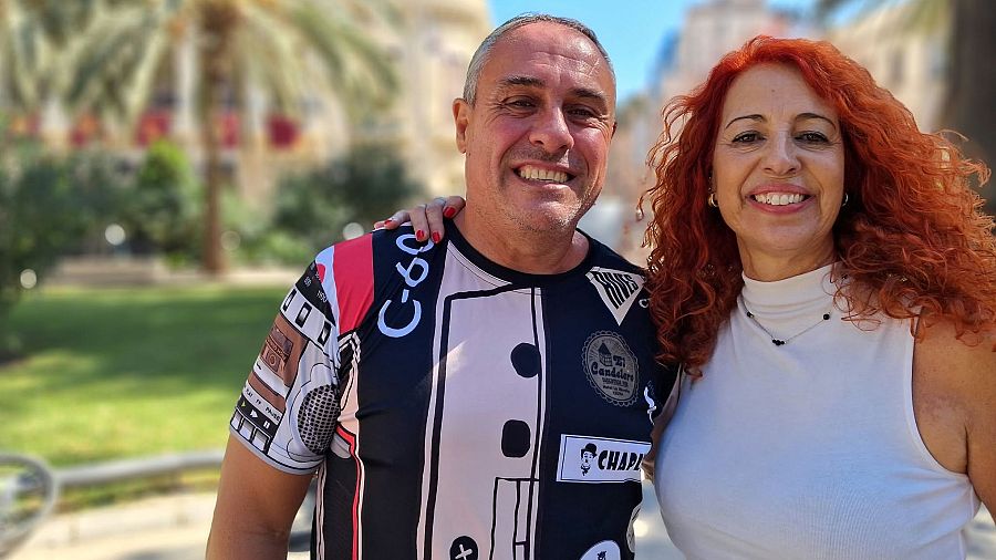 Fran e Inma esperan con ilusión la visita de los reyes